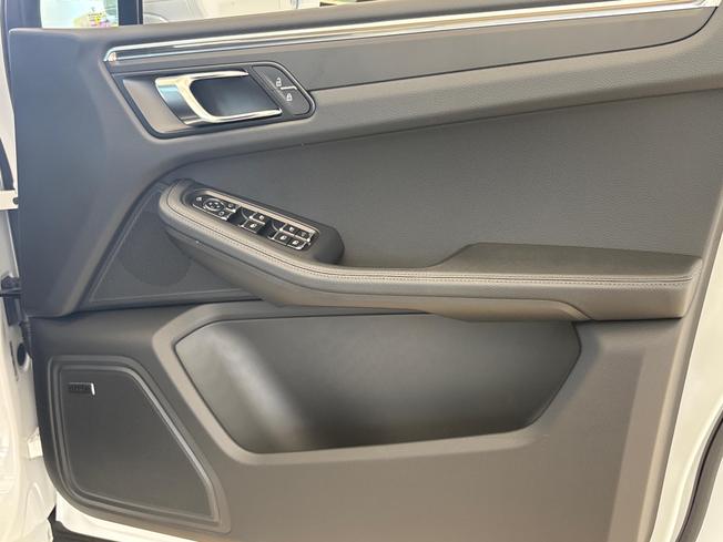 PORSCHE Macan Photo 20