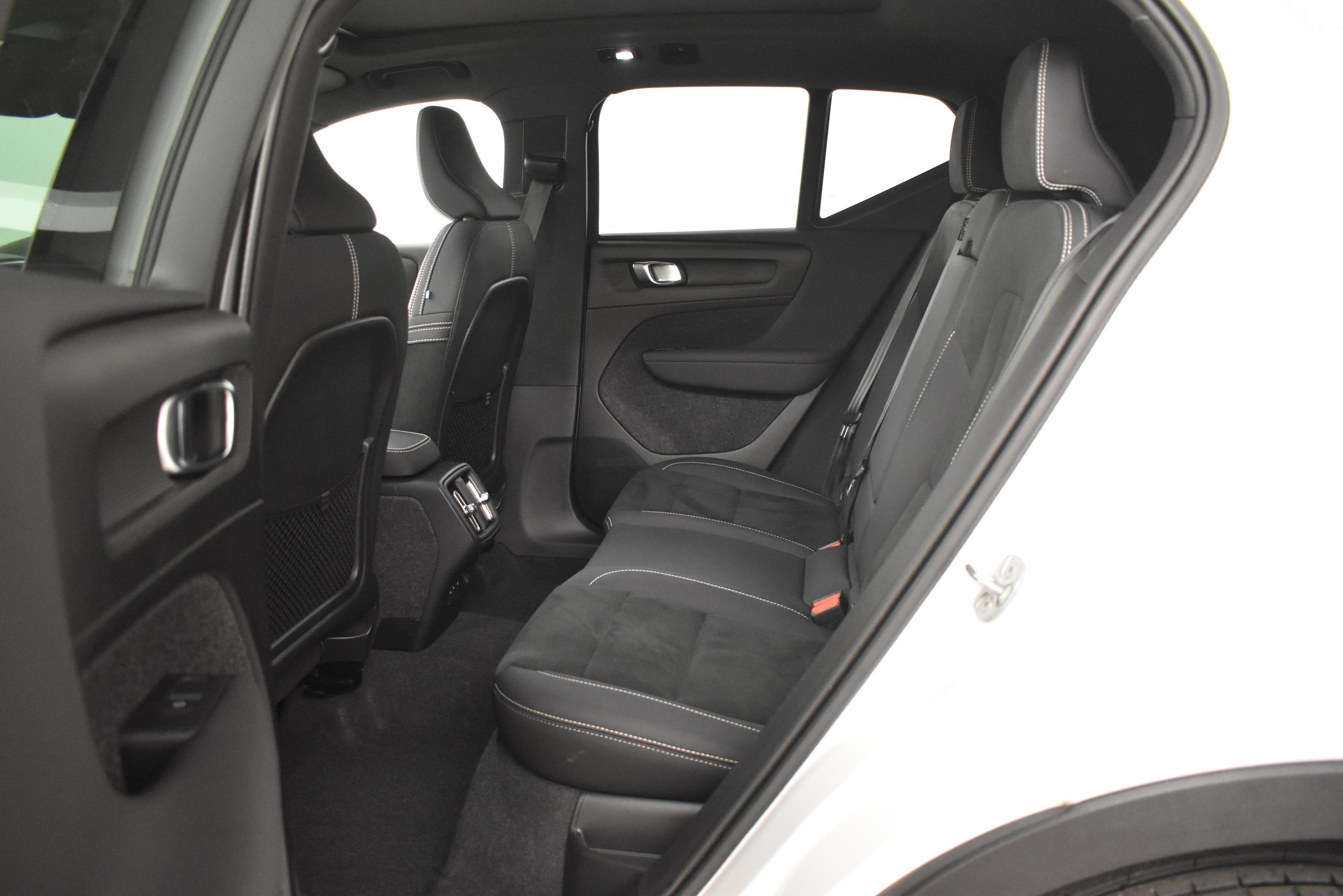 2023 VOLVO XC40 2.0 B4P Ultimate Dark 5dr Auto - vehicle photo 26 for sale on PureCar