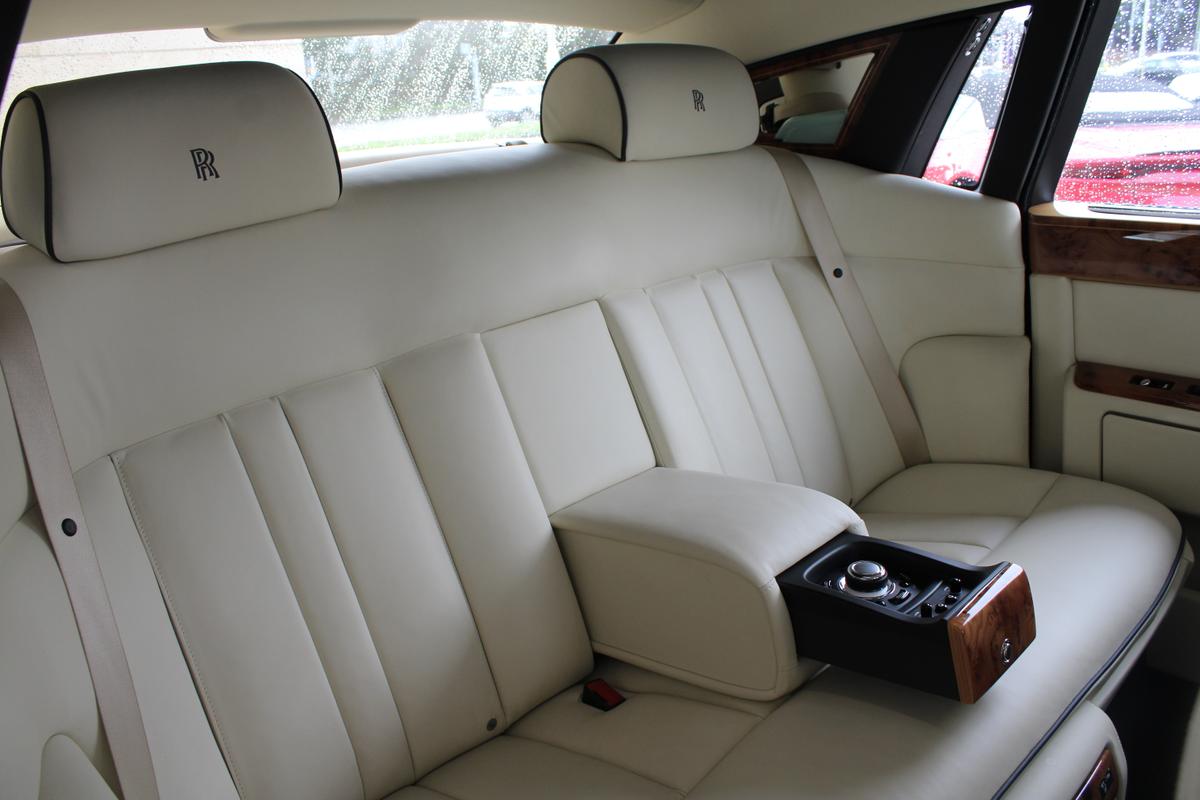 2015-Rolls-Royce-Phantom-SERENITY-4-800x560 - Lux Exposé