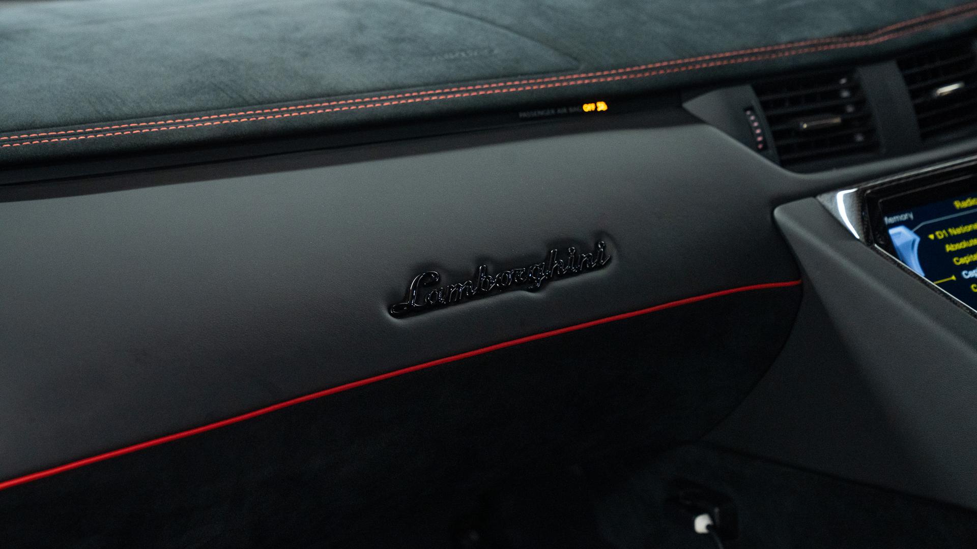 LAMBORGHINI Aventador Photo 9e28e1b2-cfde-48fa-985b-cf6e746864a8.jpg