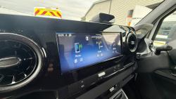 Mercedes-Benz Sprinter Photo 24