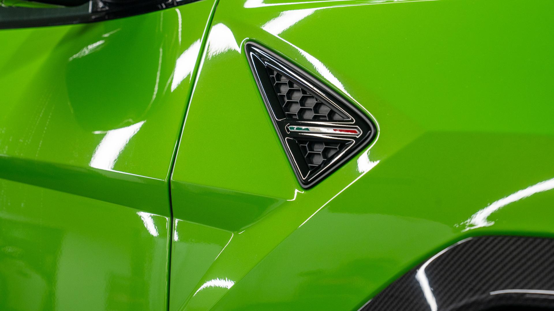LAMBORGHINI Urus Photo 9e4ac449-afb4-466c-b514-68282a1ac142.jpg