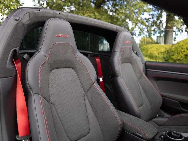 PORSCHE 911 Photo 10
