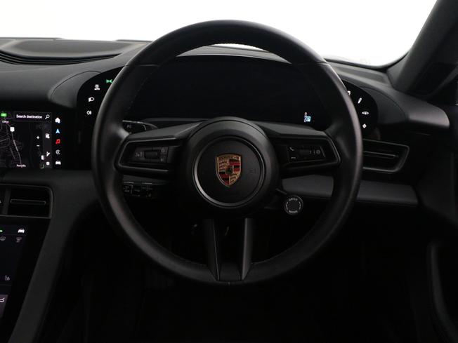 PORSCHE Taycan Photo 31