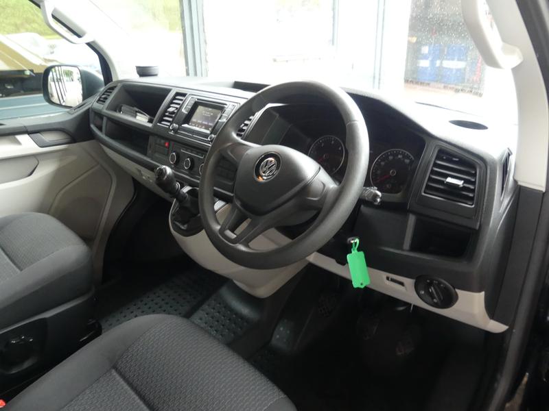 Volkswagen Transporter Shuttle Photo 9e522623-1a1f-4311-a9a0-d73a194cc421.jpg