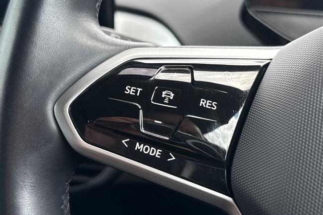 VOLKSWAGEN ID.4 Photo 16