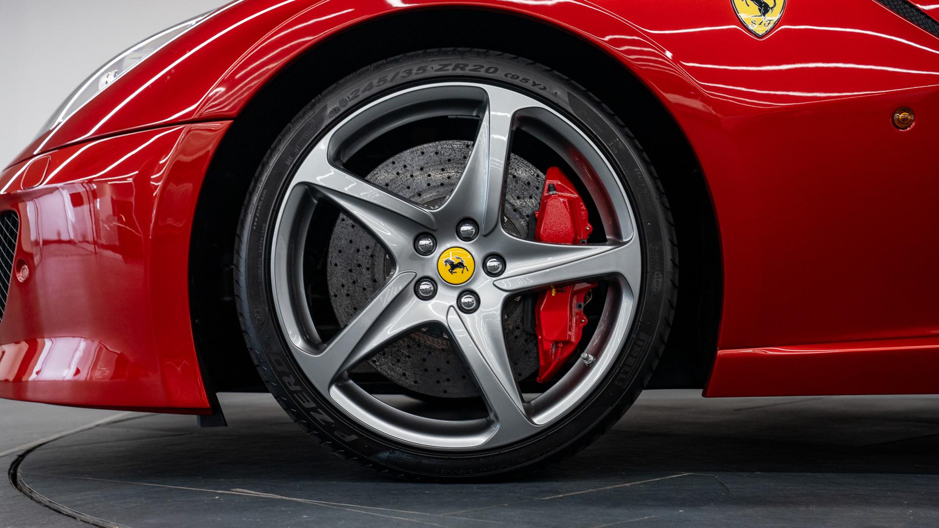 Ferrari 599 Photo 9e7b25b7-4ef8-4a33-adfd-36acece95f4d.jpg