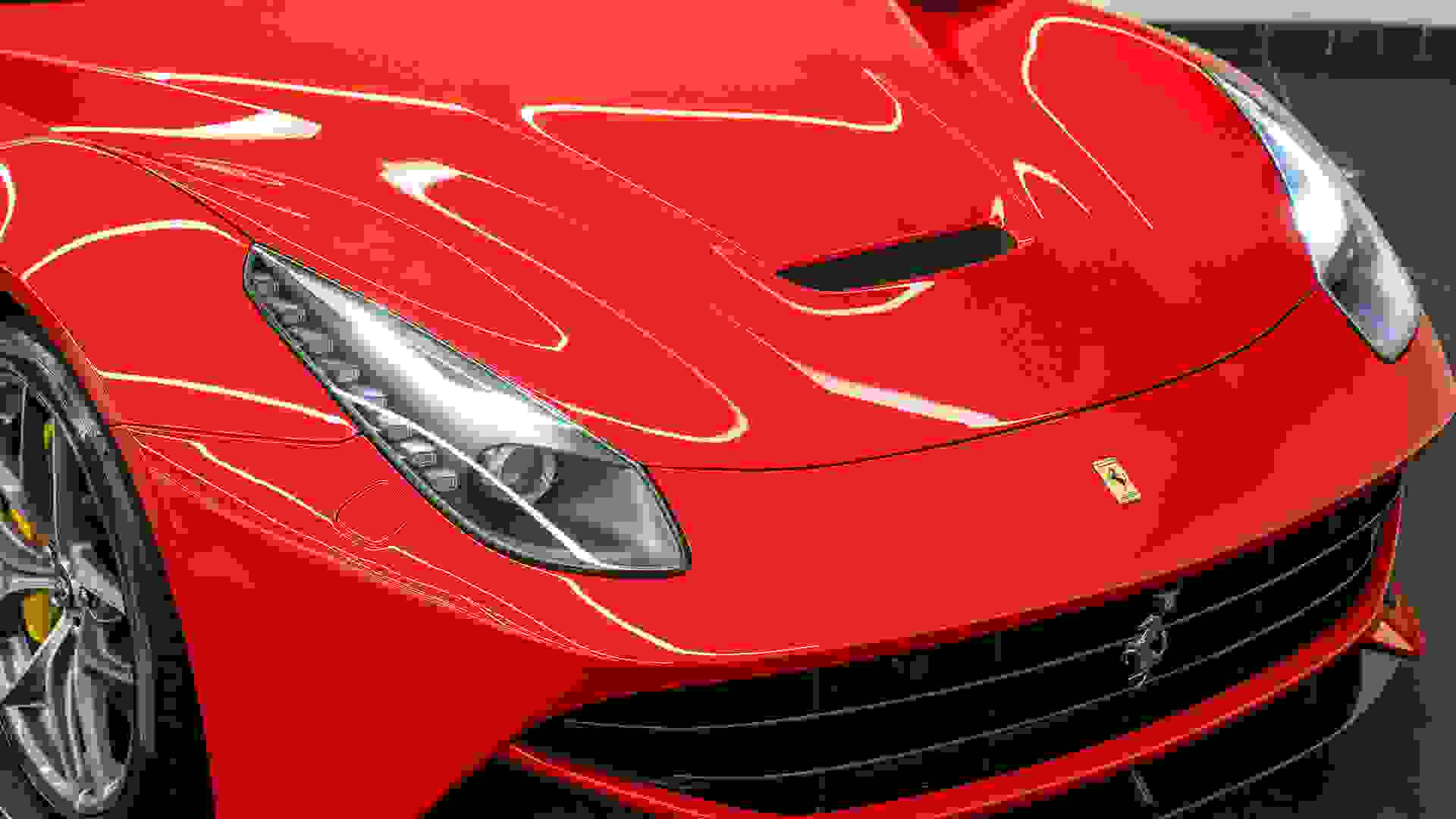 Ferrari F12 Photo 9e8838a3-5eff-47b7-a322-db12b9c5a090.jpg