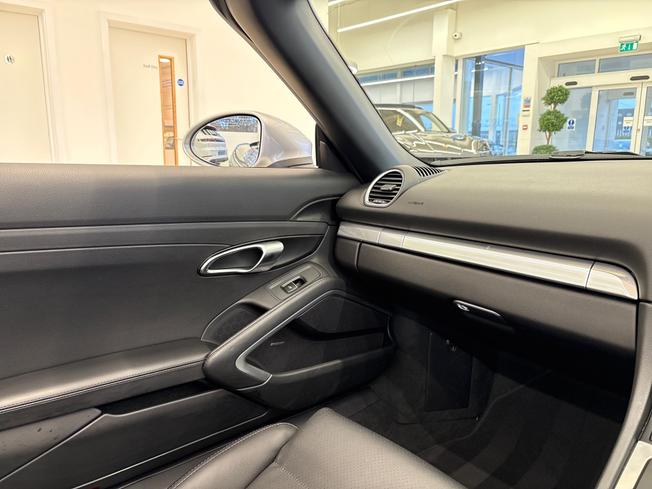 PORSCHE 718 Boxster Photo 45