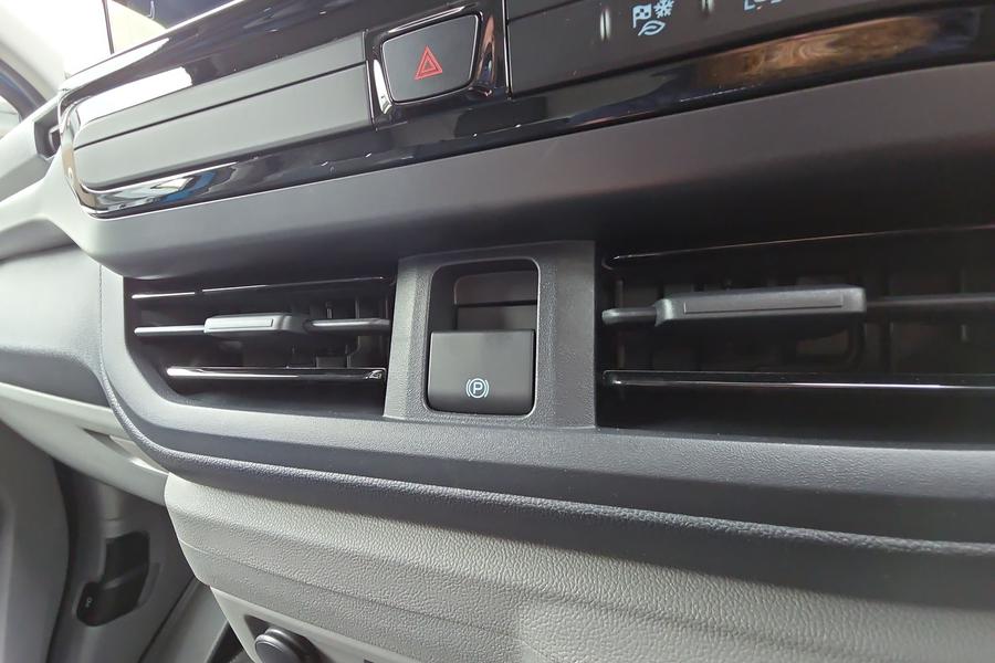Ford E-TRANSIT CUSTOM Photo 9ea4eb09-3428-4ddf-9682-cce53d750653.jpg