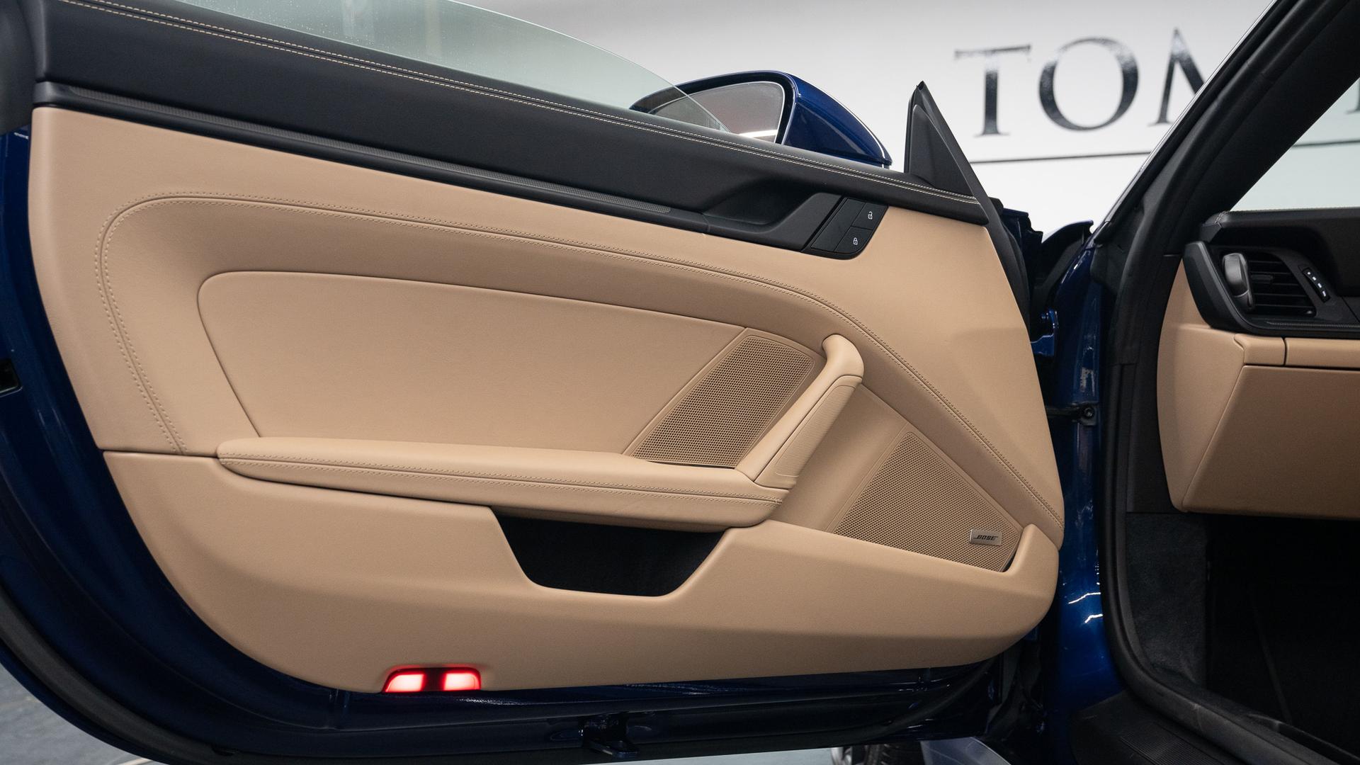 Porsche 911 Photo 9ea99758-b814-472e-a575-f6119dd587c8.jpg