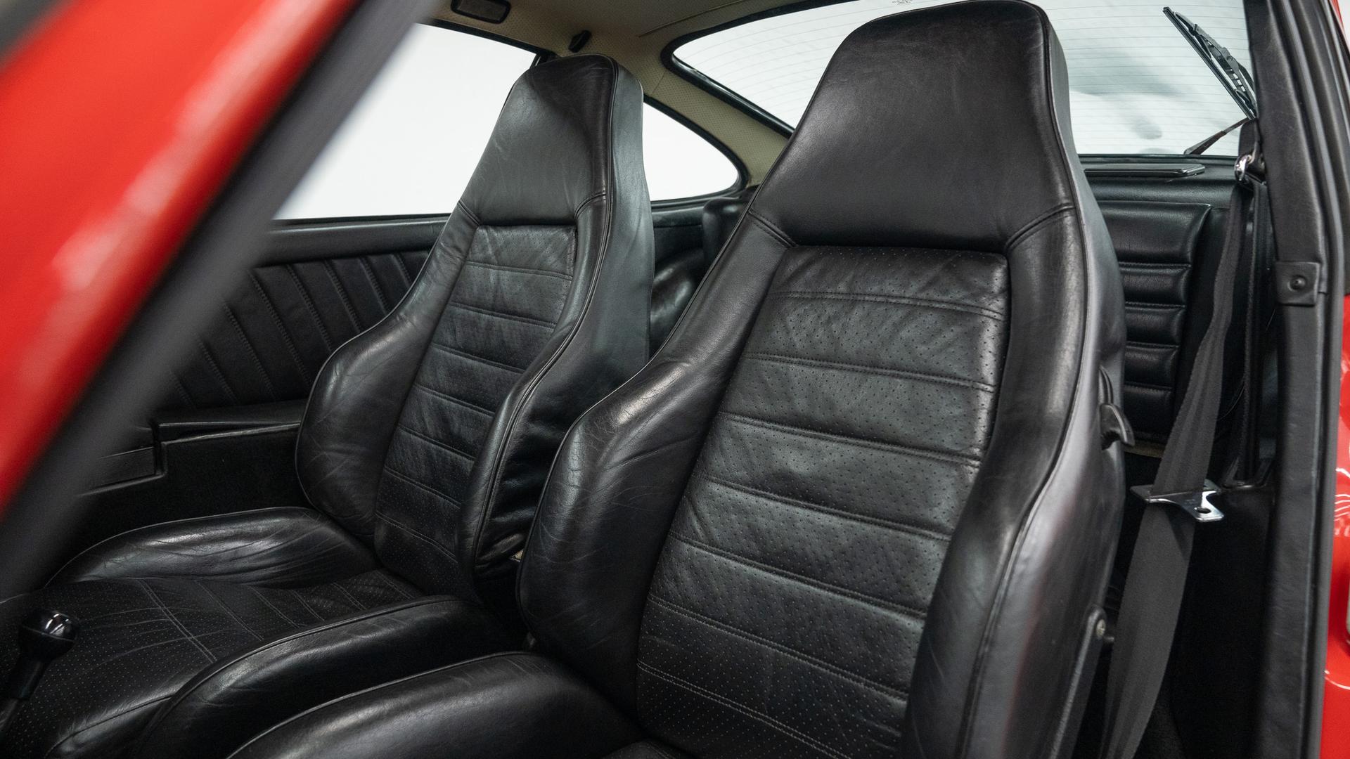 Porsche 911 Photo 9eb41df6-0020-4862-b307-0bcd0e1e61a9.jpg