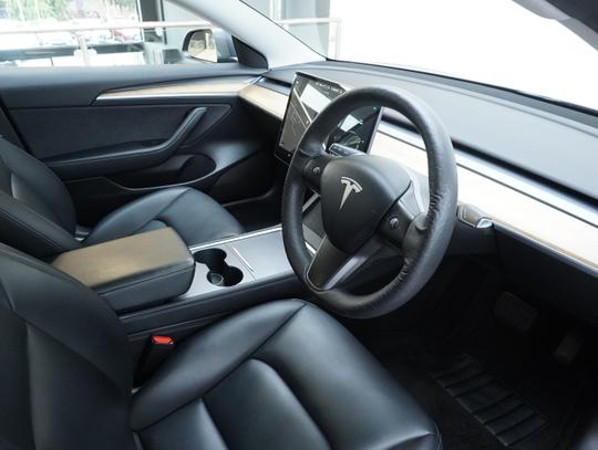 TESLA Model 3 Photo 9eba16a9-999c-40b3-a005-a295aa980c91.jpg