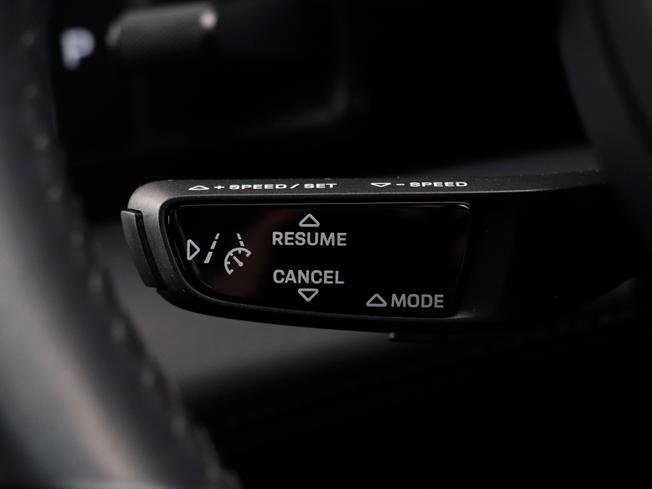 PORSCHE Taycan Photo 22