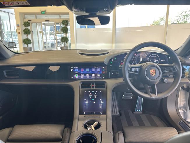 PORSCHE Taycan Photo 27