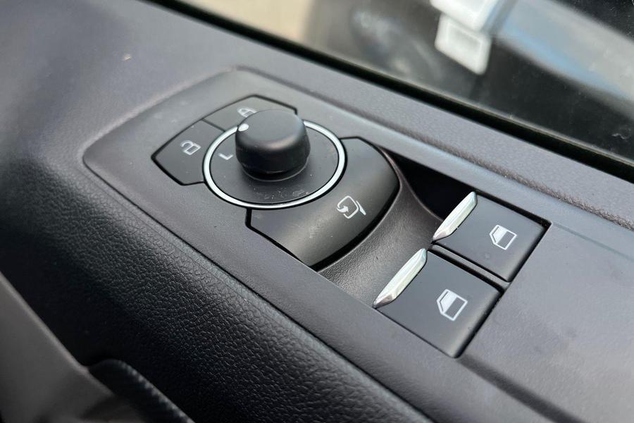 Ford TRANSIT CUSTOM Photo 9eea0f63-3d62-4821-8a4c-1d5a6ee2ef43.jpg