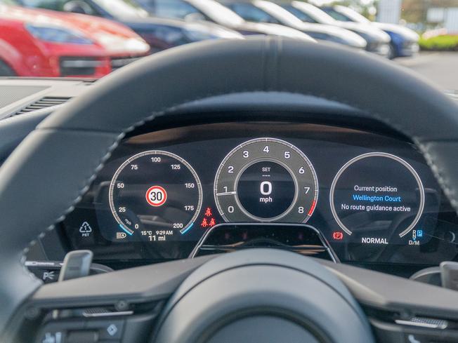 PORSCHE 911 Photo 21