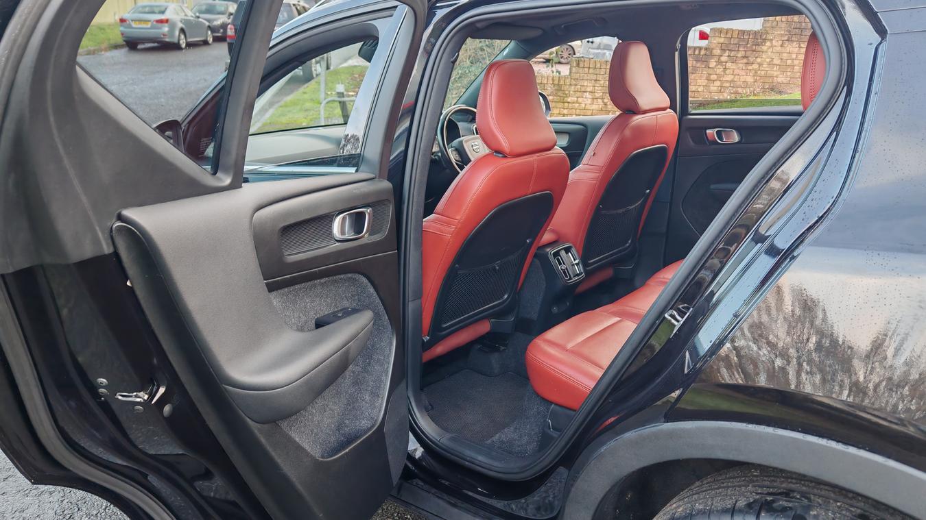 Used Volvo XC40 KX68ULD 18