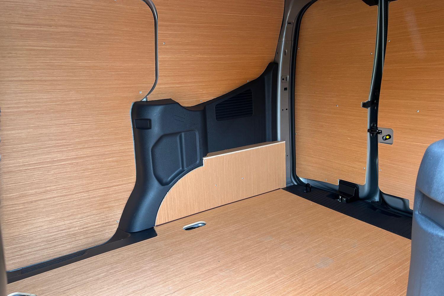 Ford TRANSIT COURIER Photo 4