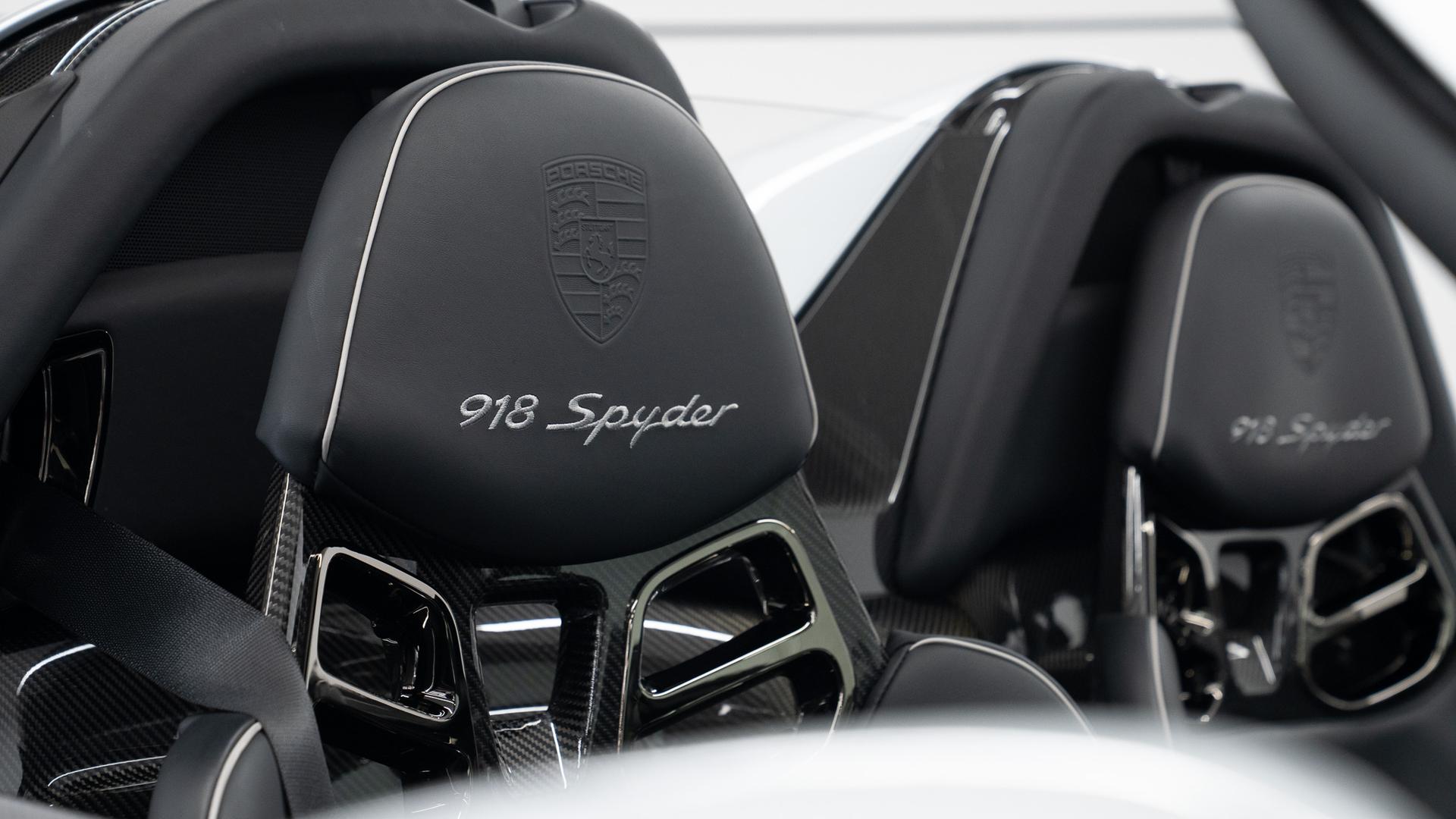 Porsche 918 Photo 9effaa13-3468-44c1-a6c0-aae08af9b931.jpg