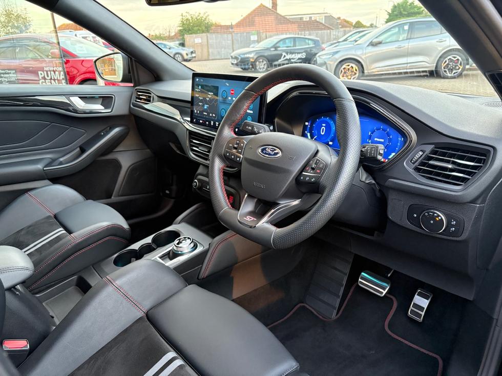 Ford Focus Photo 9f0002a2-c02b-40e5-8624-a728a1f3c440.jpeg