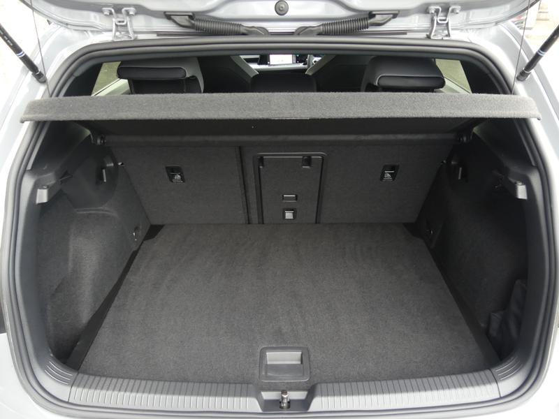 Volkswagen Golf Photo 9f015311-a056-43c3-a551-d6f9ad22bd05.jpg