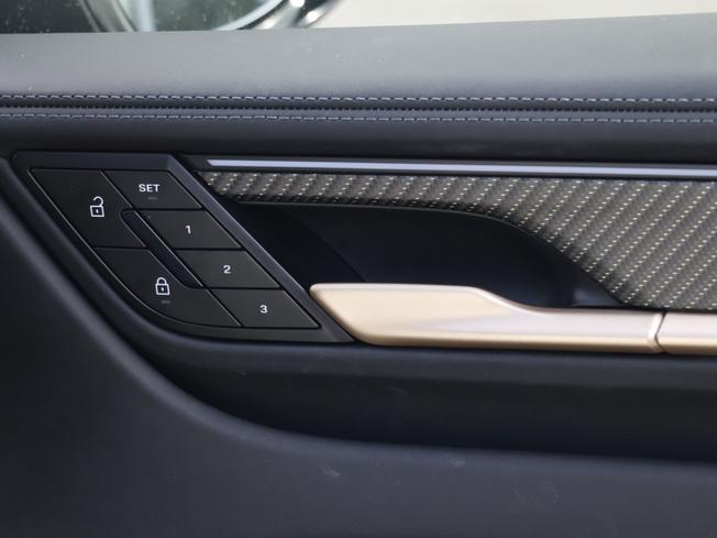PORSCHE Macan Photo 14