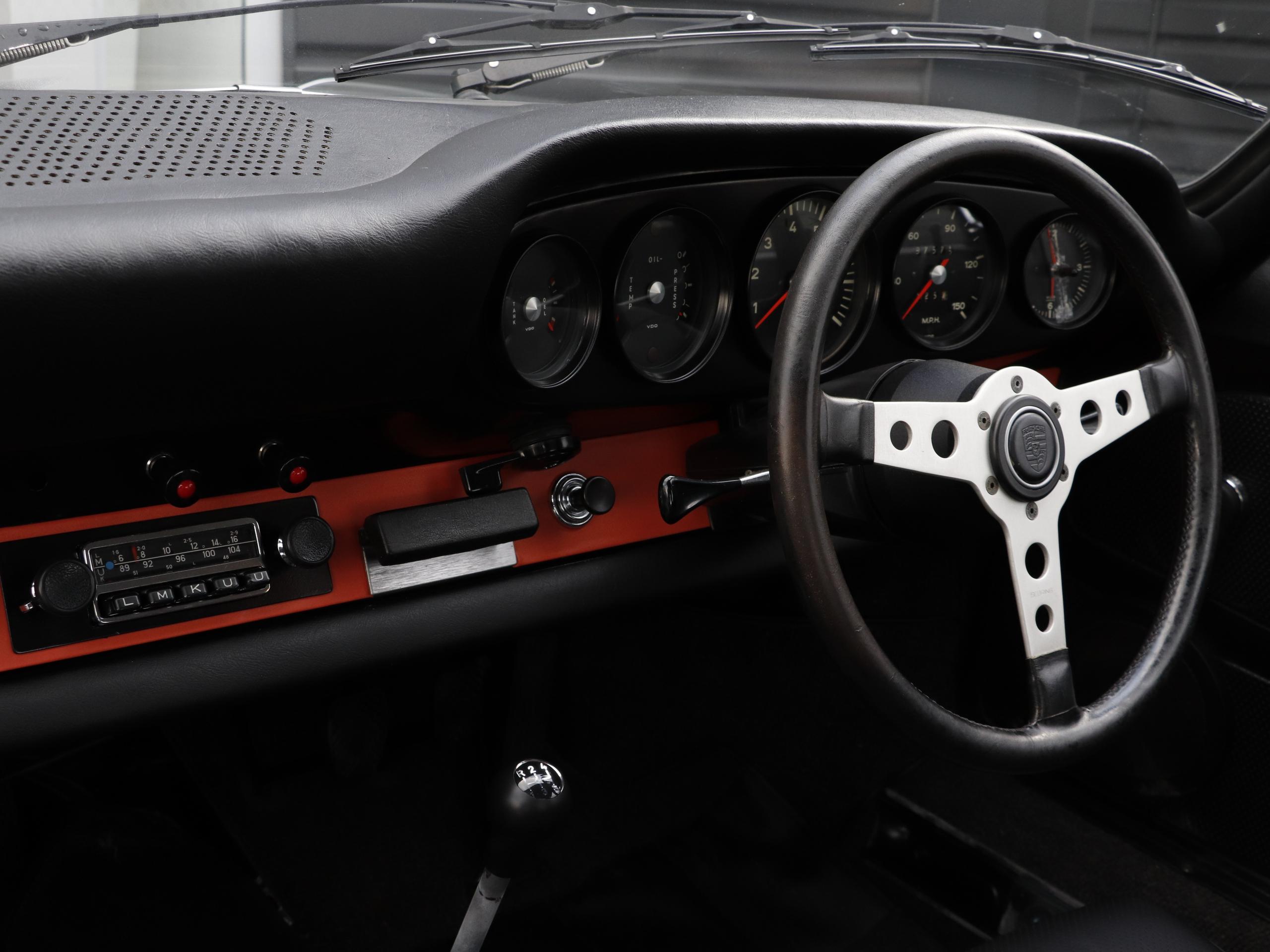 1968 porsche 911 interior