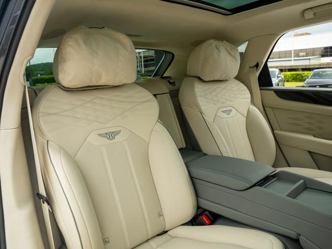 BENTLEY Bentayga Photo 25