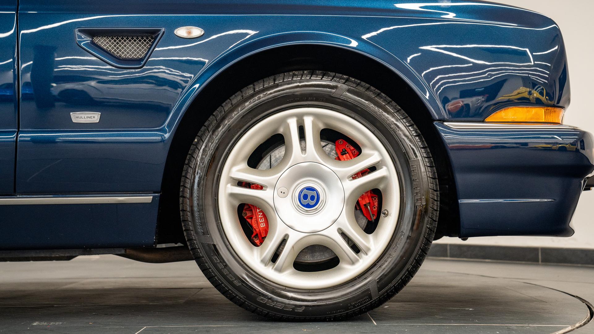 Bentley Azure Photo 9f1b938c-fc67-4cad-baf4-7385fb3c0223.jpg