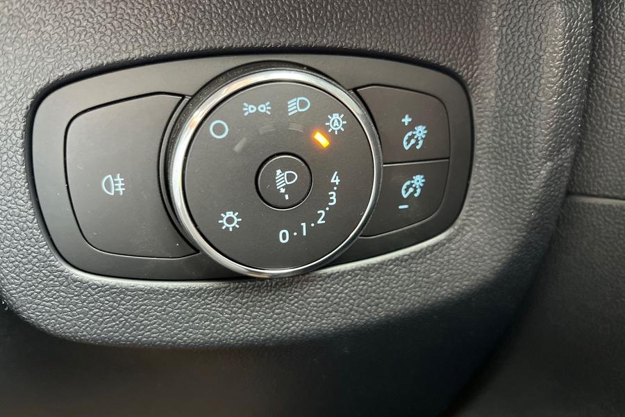 Ford TRANSIT COURIER Photo 9f1bd6cd-22c9-48a2-9509-f376562b257c.jpg