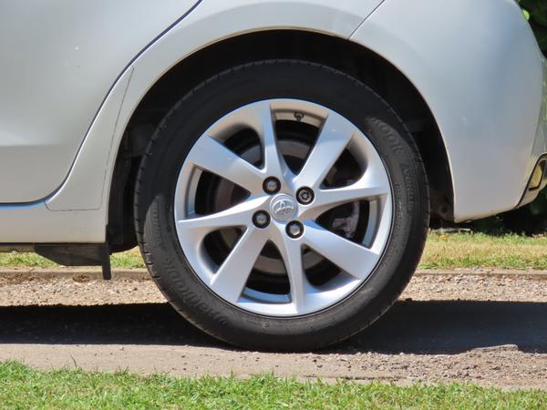 Used Toyota Yaris DF14XRT 8