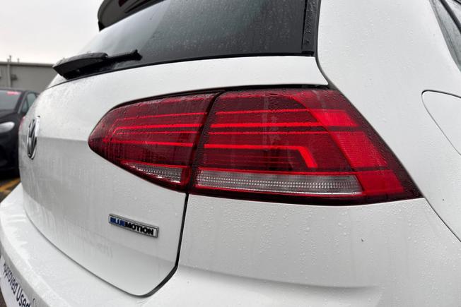 VOLKSWAGEN Golf Photo 18