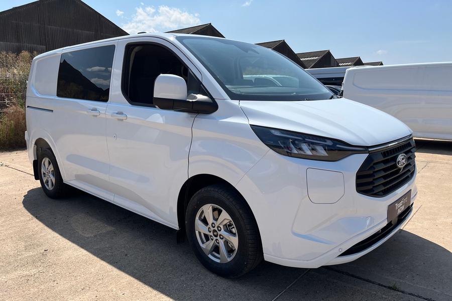Ford Transit Custom Photo 9f2c35e9-2263-4d7f-980b-677f947efdc0.jpg