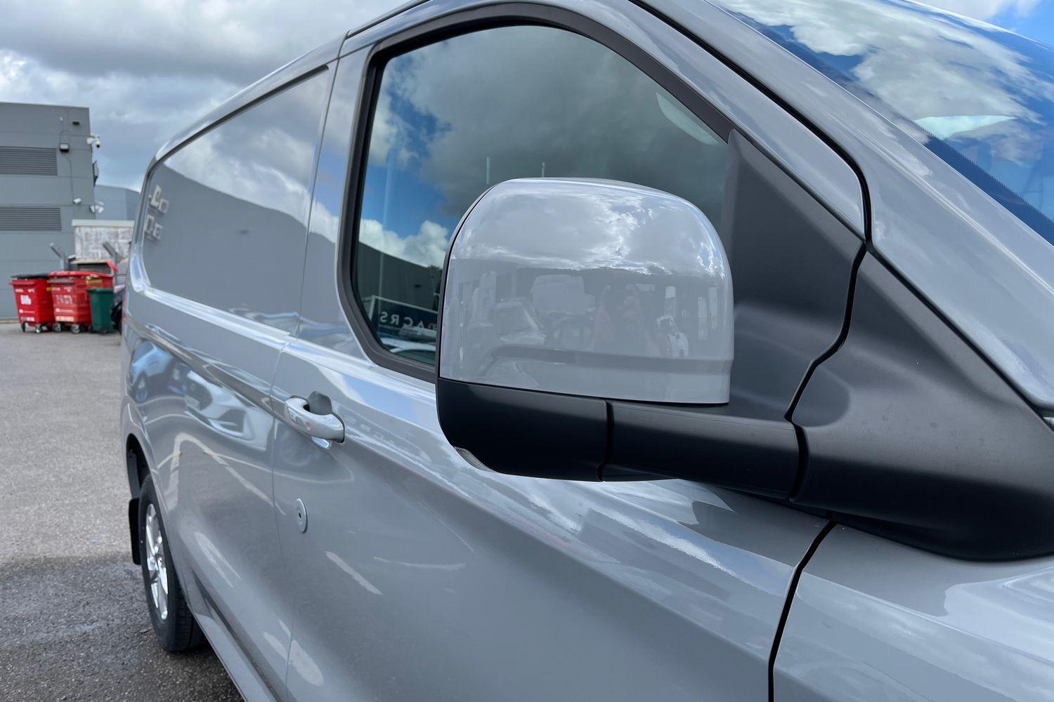 Ford TRANSIT CUSTOM Photo 23