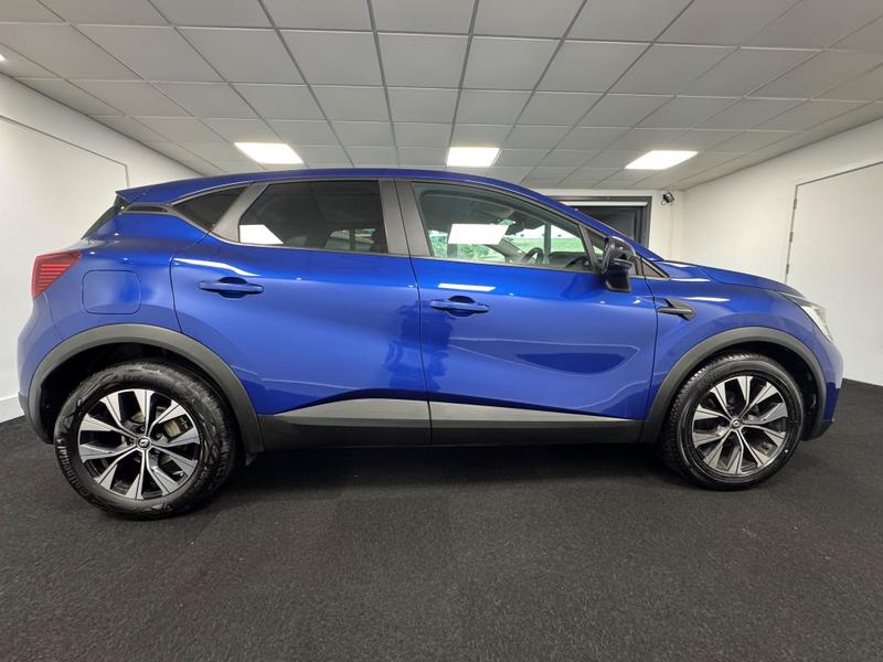 Renault Captur Photo 9f432450-d9c6-4502-a3c9-196ad64263cf.jpg