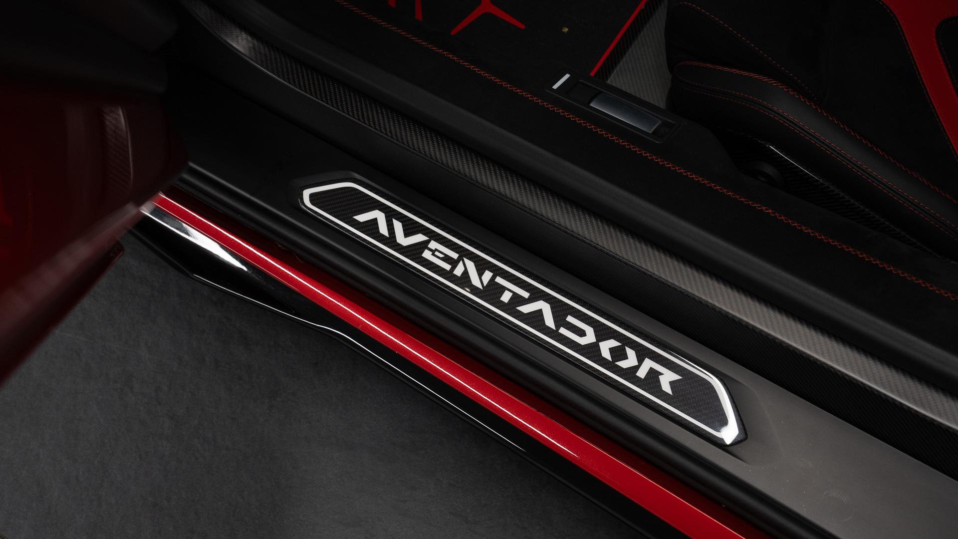 LAMBORGHINI Aventador Photo 9f72fe4b-34aa-4d2c-b14e-558908470cac.jpg