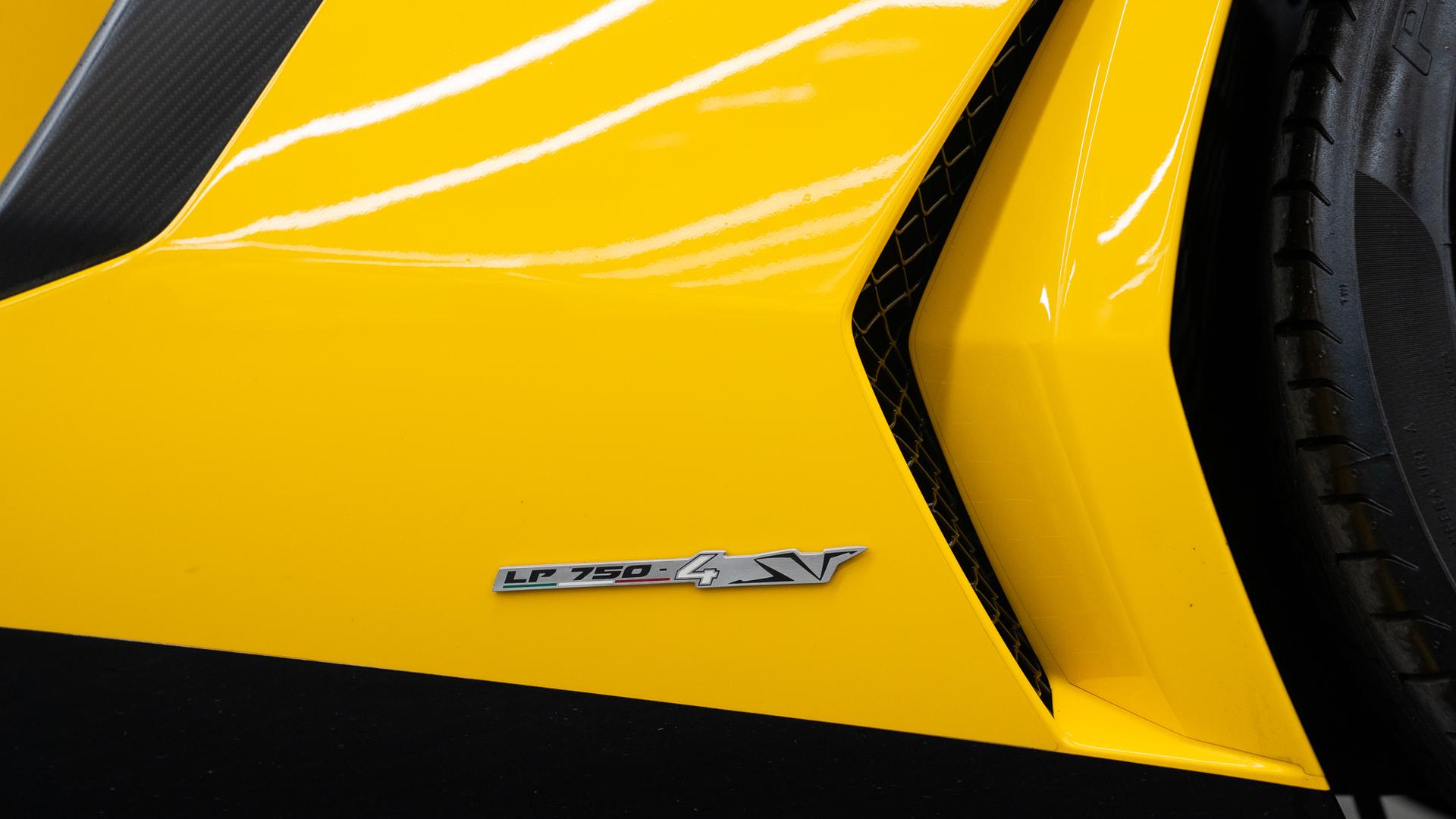 LAMBORGHINI Aventador Photo 9f76be07-c517-4559-9946-f3daf3db5f82.jpg