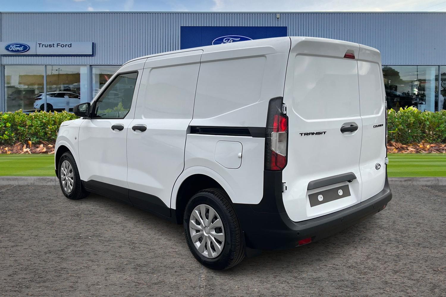 Ford TRANSIT COURIER Photo 1