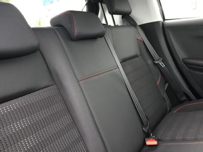 Peugeot 208 Photo 14