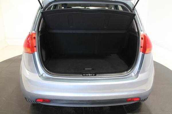 Kia Venga 1.6 3 MPV 5dr Petrol Auto Euro 6 (123 bhp) Photo 9