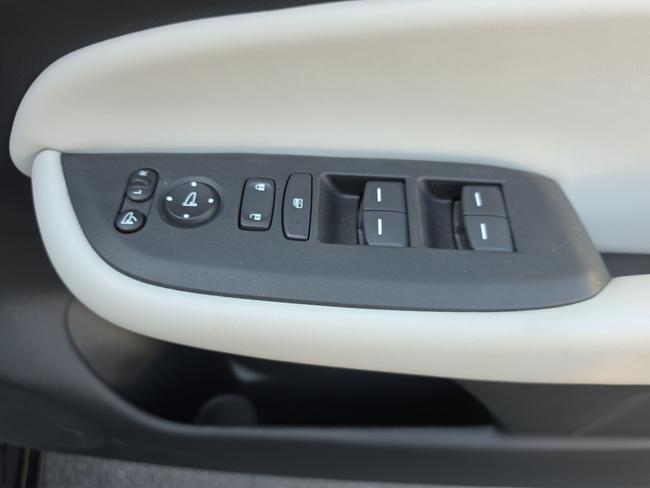 Honda Jazz Photo 9f99c0c2-4eb9-4b22-8b28-379aa49a9c7c.jpg