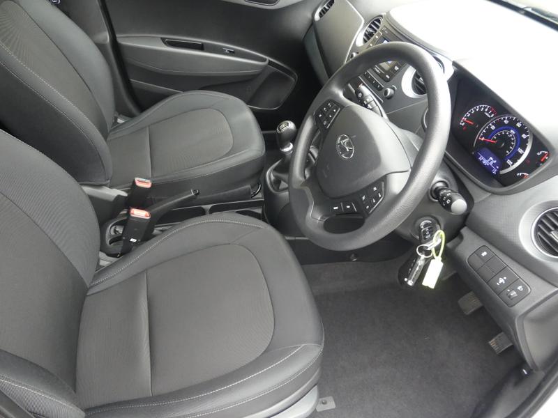 Hyundai i10 Photo 9f9eba70-840e-4260-8fb0-87e60c8f2393.jpg