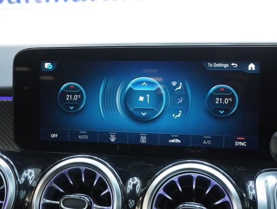 Mercedes-Benz GLB Photo 9fb3bb46-037c-4d8a-afa9-804f4f752218.jpg