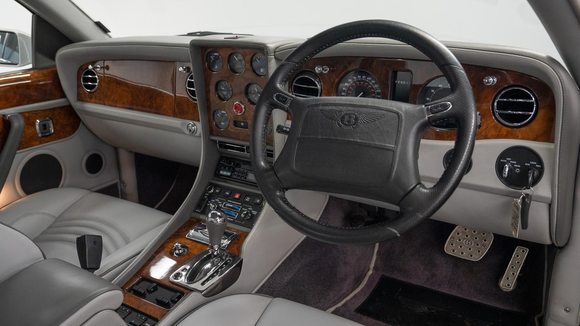 Bentley Continental Photo 9fbef8c6-25b6-4c1c-8001-9b20ead764e1.jpg