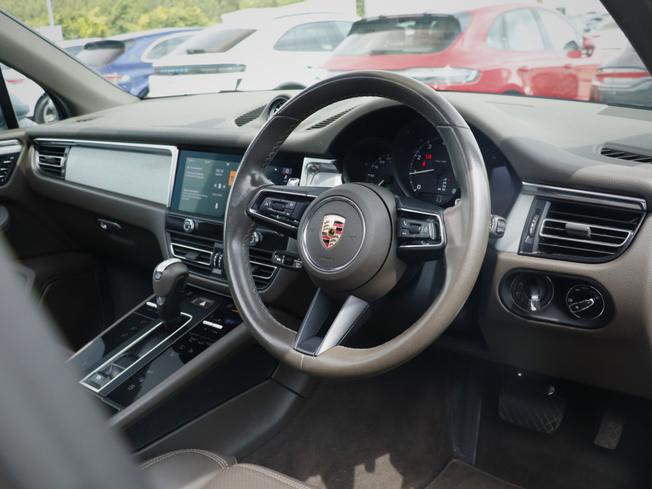 PORSCHE Macan Photo 13
