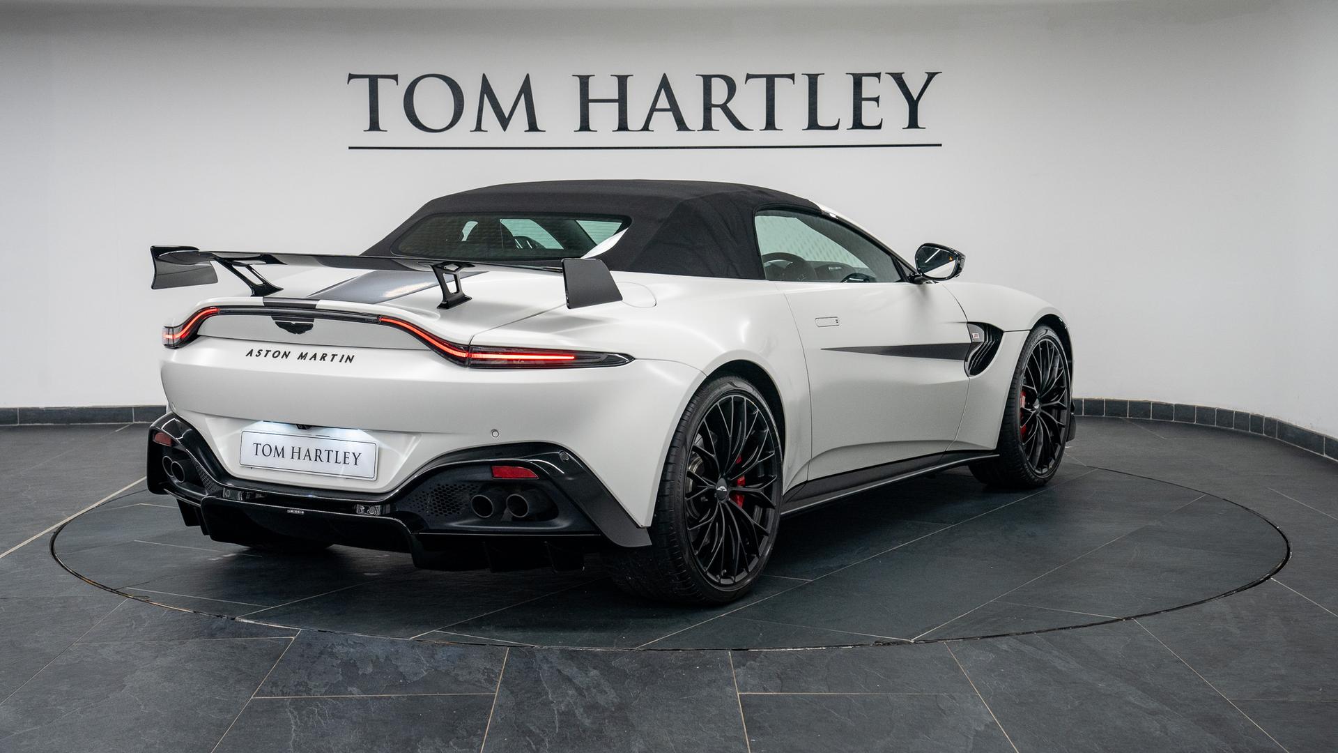 Aston Martin Vantage Photo 9fdc8215-faf8-45b7-9669-e2c2c9df21ec.jpg