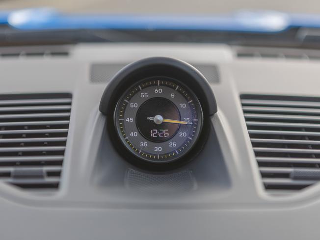 PORSCHE 911 Photo 15