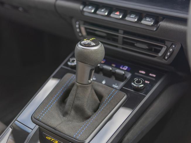 PORSCHE 911 Photo 24