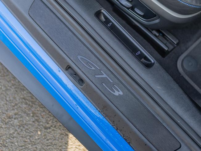 PORSCHE 911 Photo 26